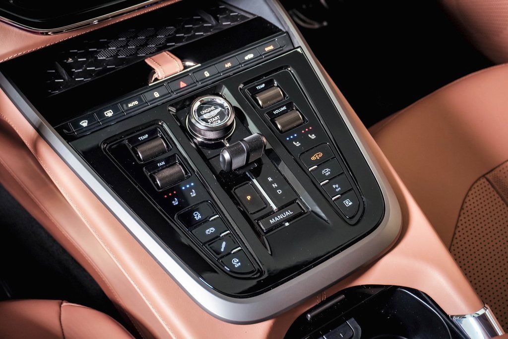 New 2025 Aston Martin DBX 707 image 28