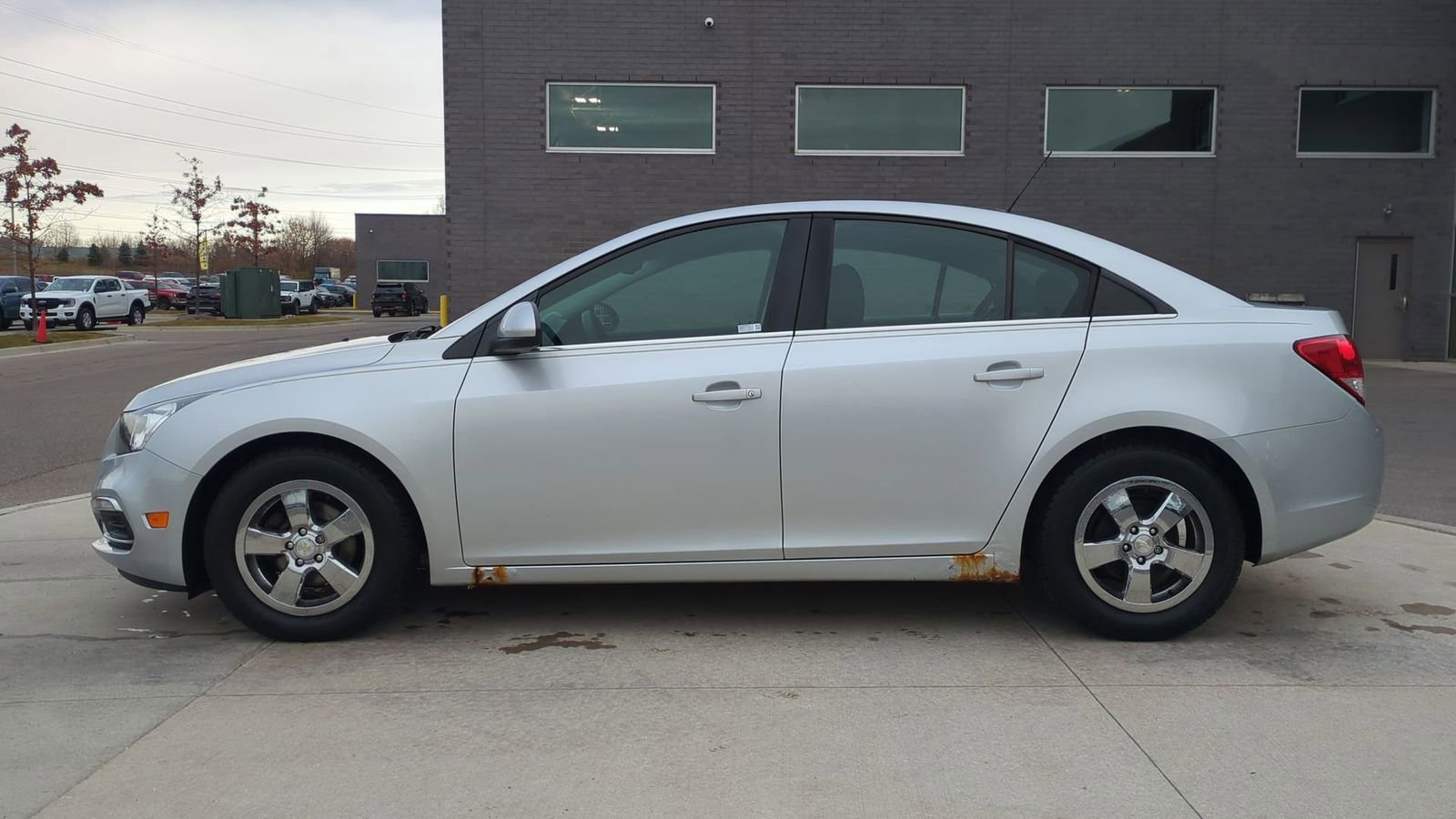 Used 2016 Chevrolet Cruze LT image 2