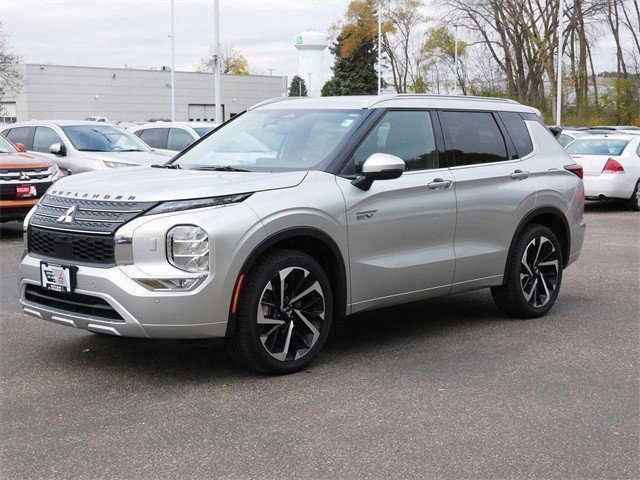 Used 2025 Mitsubishi Outlander SEL image 3