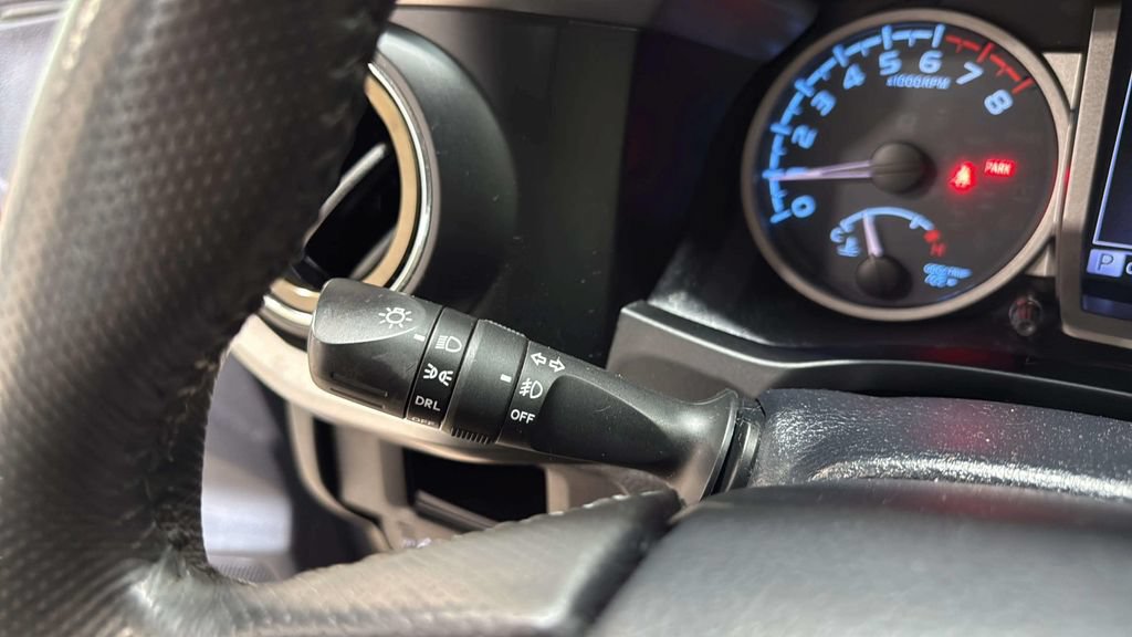 Used 2019 Toyota Tacoma SR5 AWD/4WD image 31