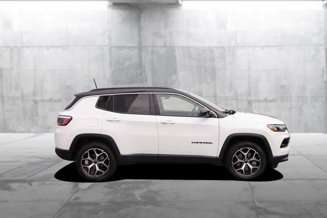 Used 2025 Jeep Compass Limited AWD/4WD image 4