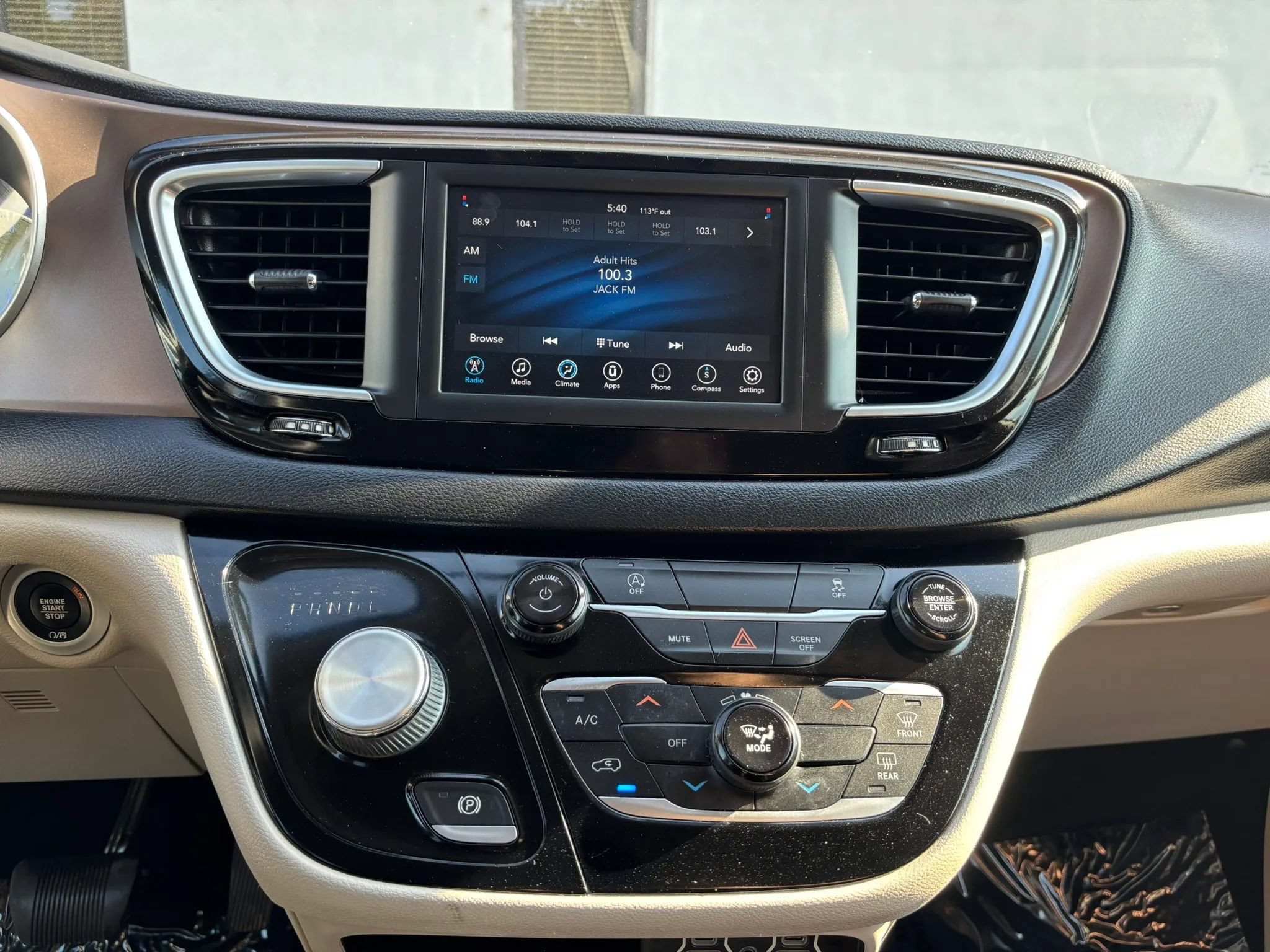 Used 2021 Chrysler Voyager L FWD image 24