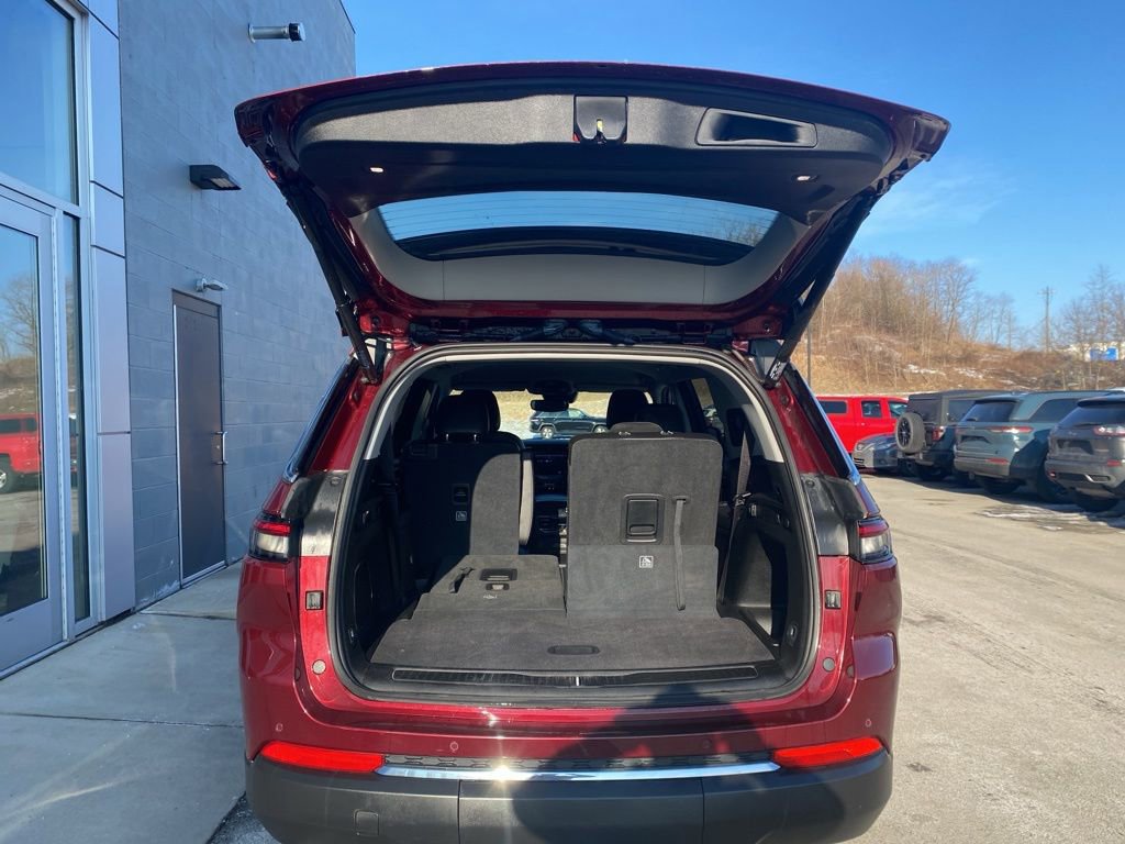 Used 2023 Jeep Grand Cherokee L Limited w/ Trailer Tow Group (B) image 13