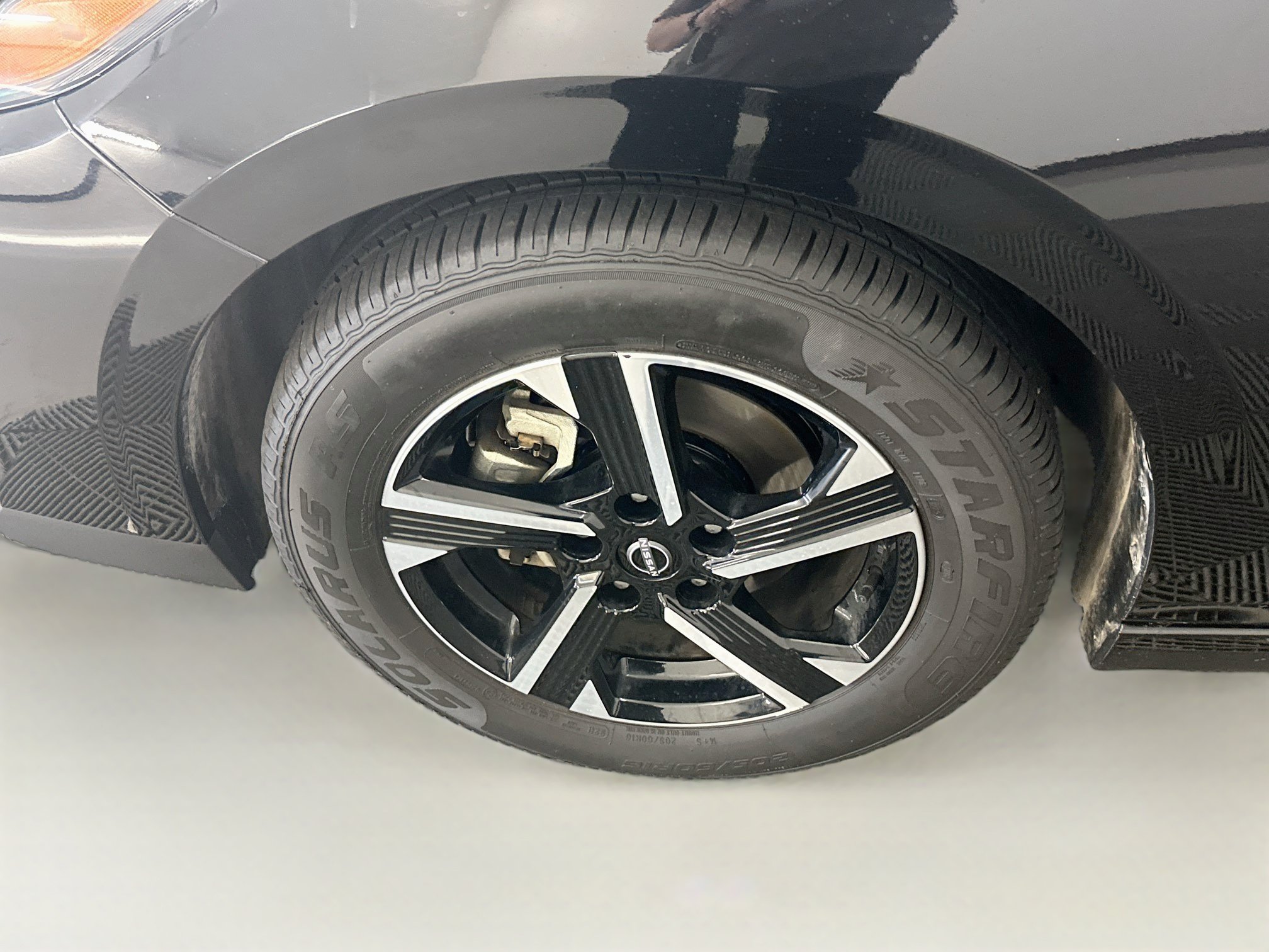 Used 2024 Nissan Sentra SV FWD image 11