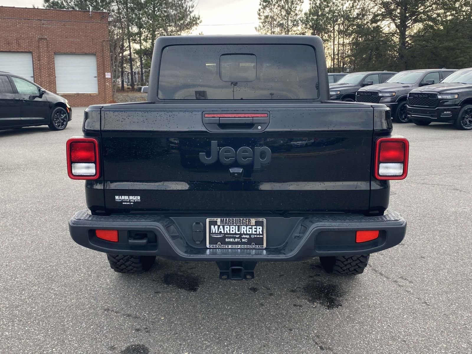 Used 2023 Jeep Gladiator Sport image 6