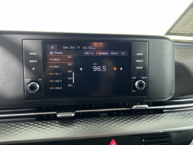 Used 2023 Kia Carnival LX FWD image 13