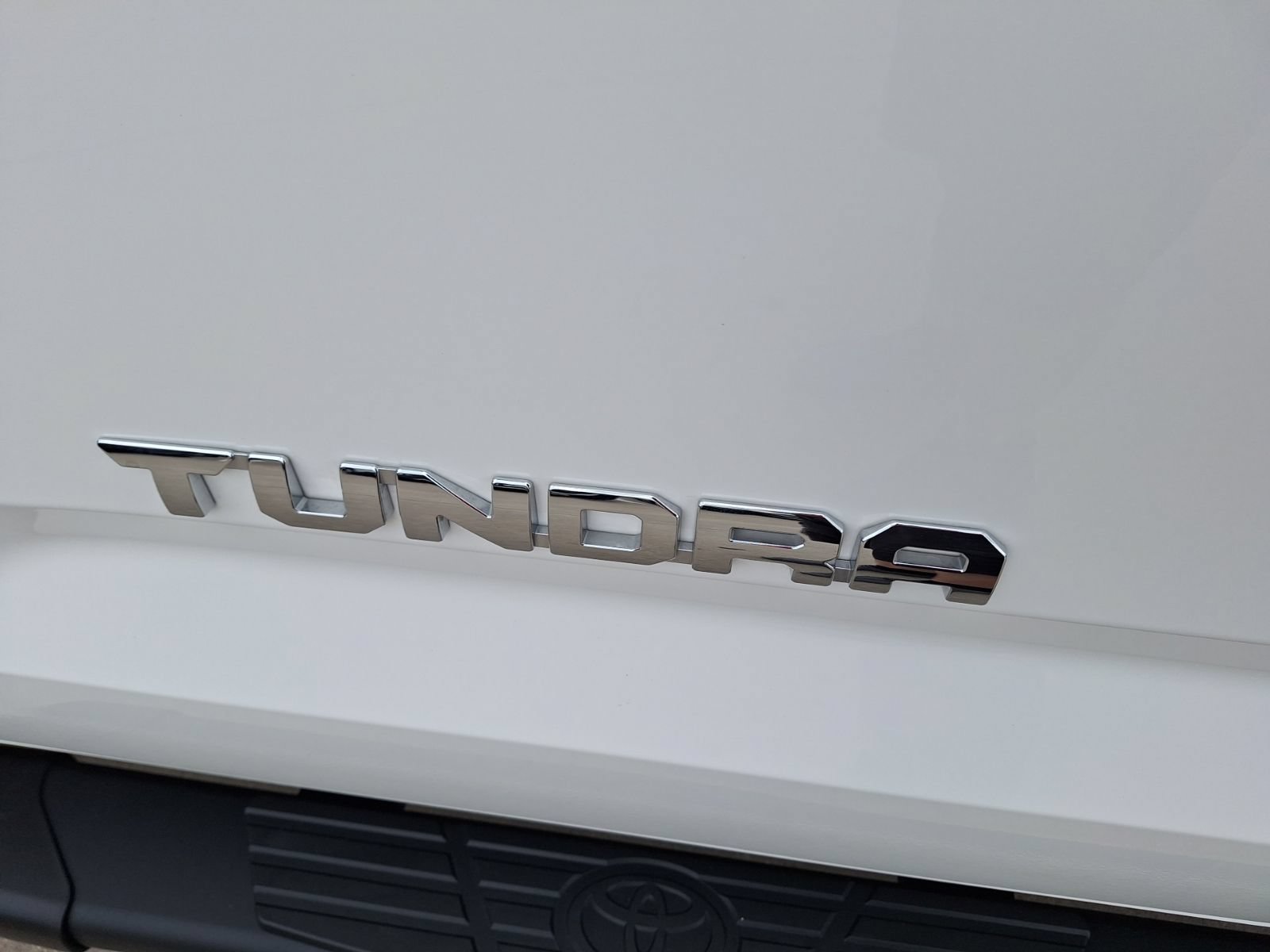 Used 2026 Toyota Tundra Limited w/ Power Package AWD/4WD image 14