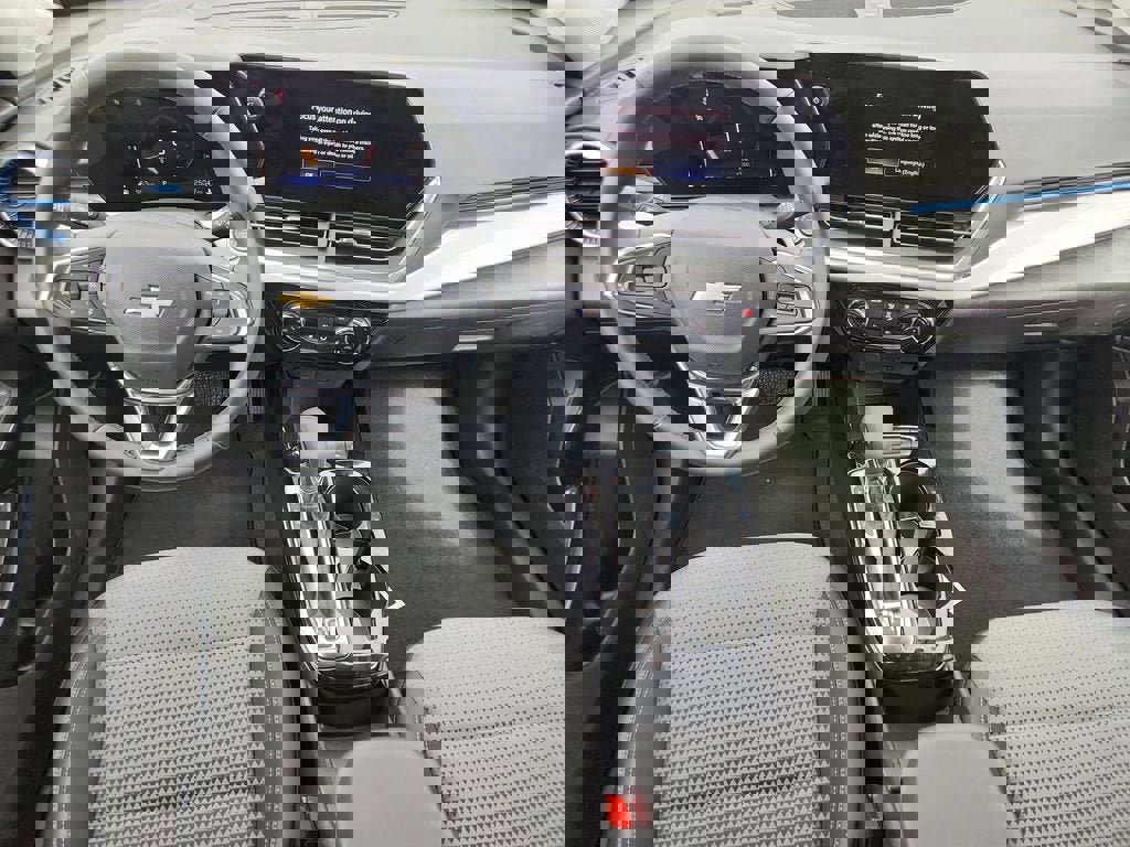 Used 2025 Chevrolet Trax LT w/ LT Convenience Package image 10