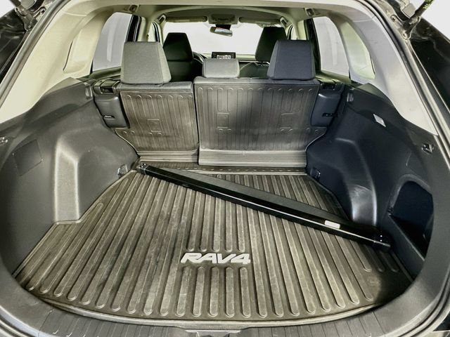 Used 2021 Toyota RAV4 LE AWD/4WD image 26