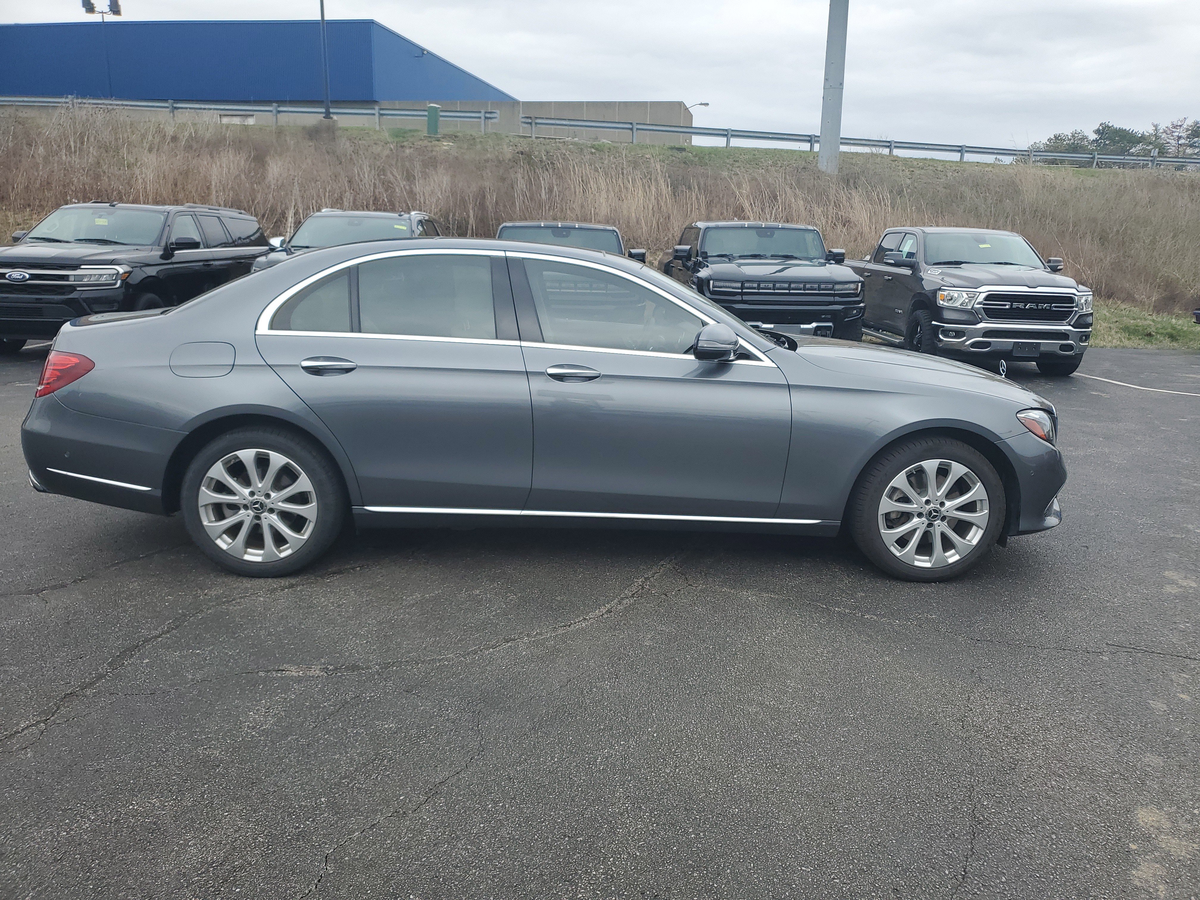 Used 2018 Mercedes-Benz E 300 4MATIC image 3