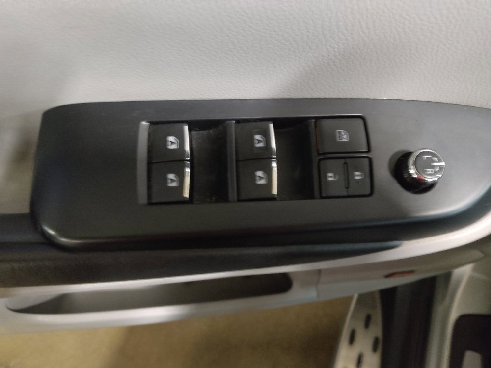 Used 2019 Toyota Highlander Limited FWD image 27