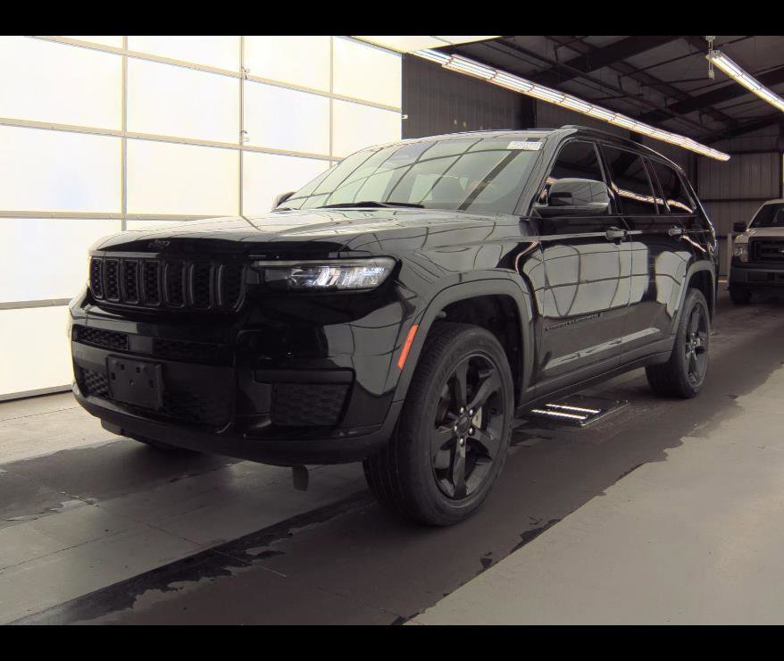 Used 2023 Jeep Grand Cherokee L Laredo AWD/4WD image 2