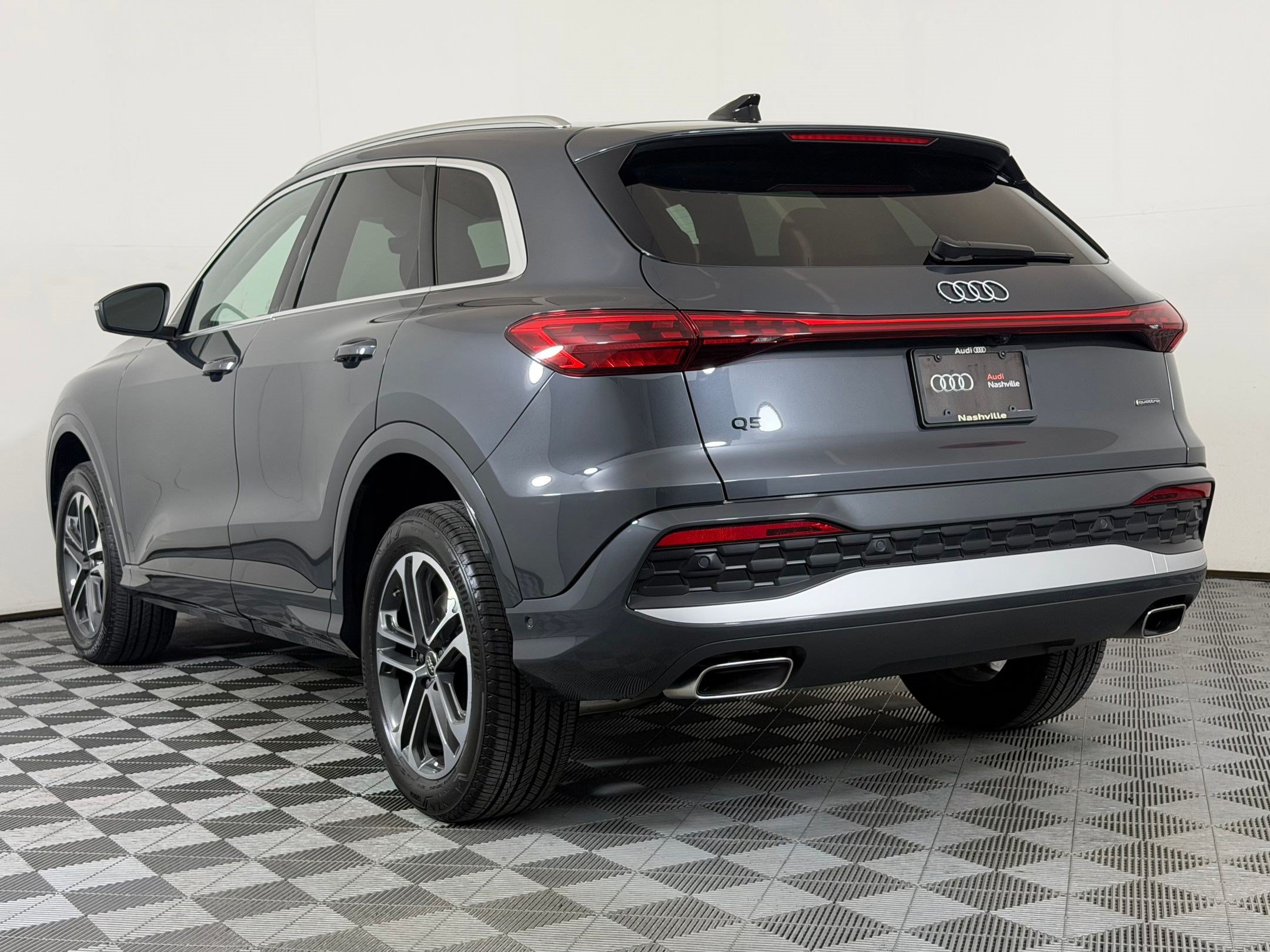 Certified 2025 Audi Q5 Premium w/ Convenience Package AWD/4WD image 3