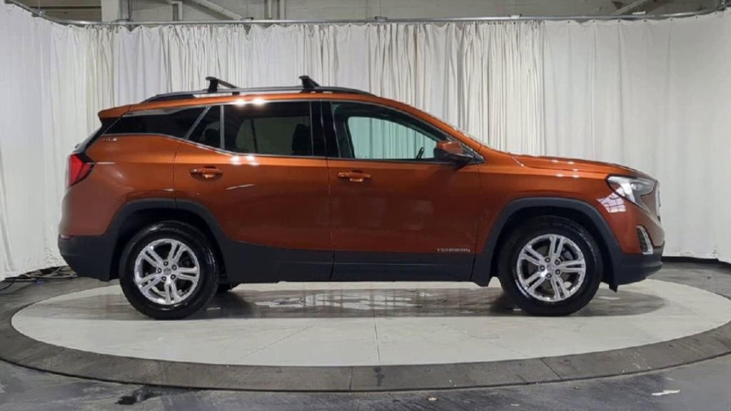 Used 2019 GMC Terrain SLE w/ Driver Convenience Package FWD image 11