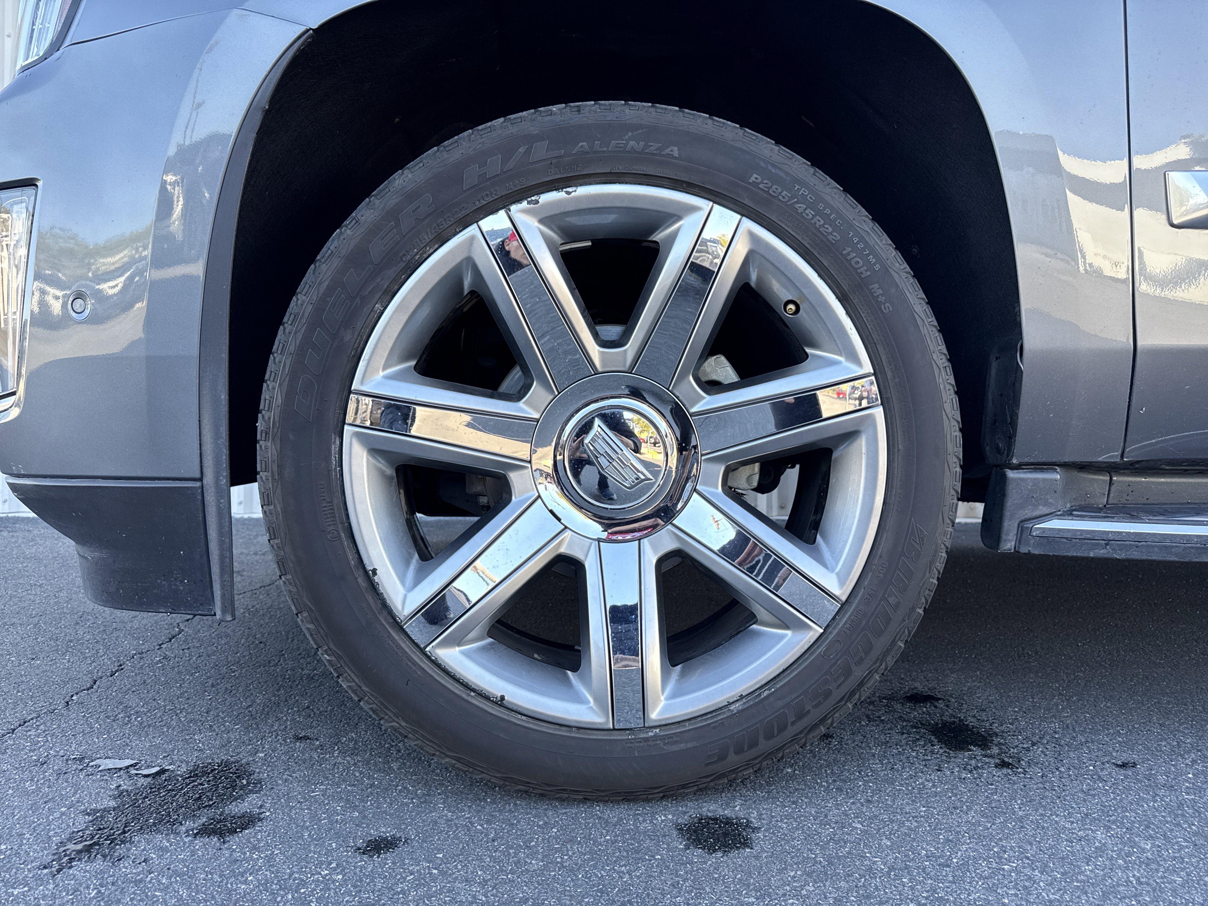 Used 2018 Cadillac Escalade Luxury w/ LPO, Radiant Package image 3