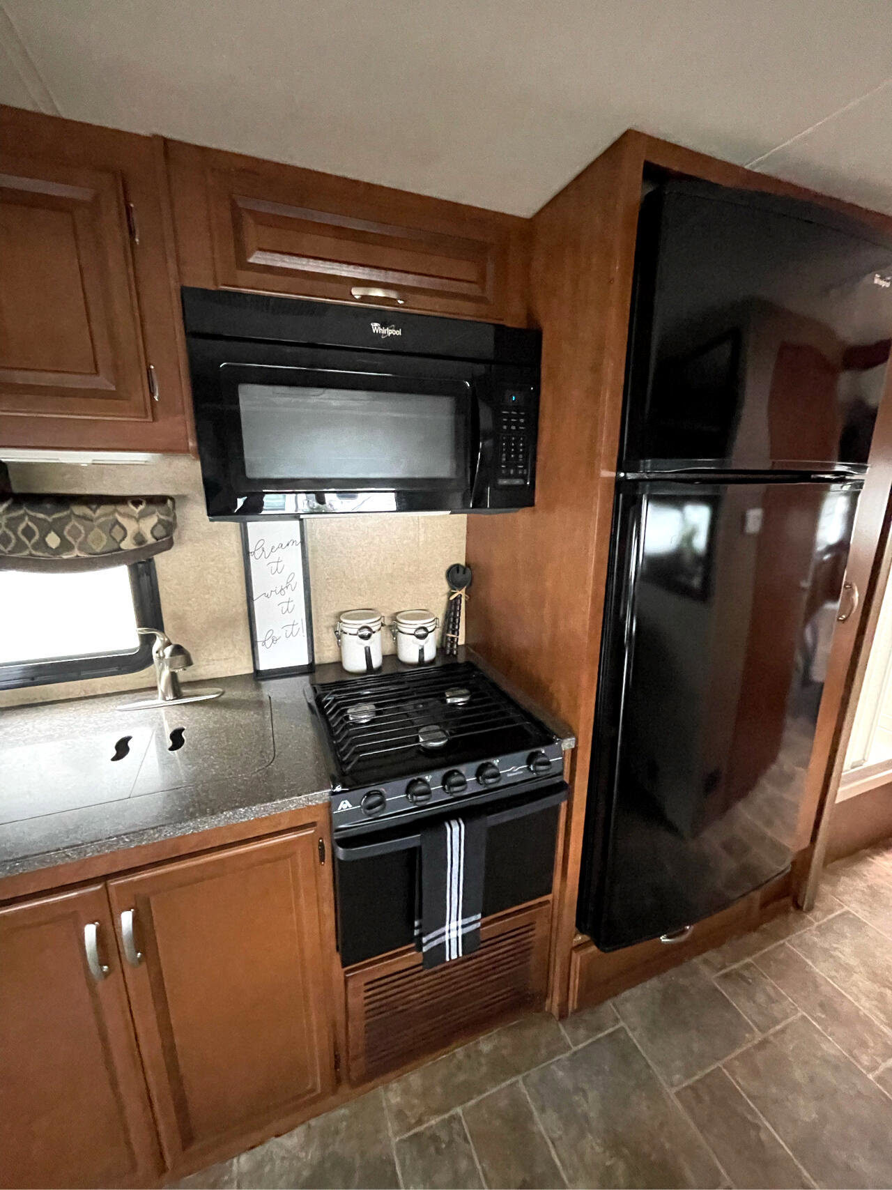 Used 2014 Ford F550 2WD Regular Cab Super Duty image 16