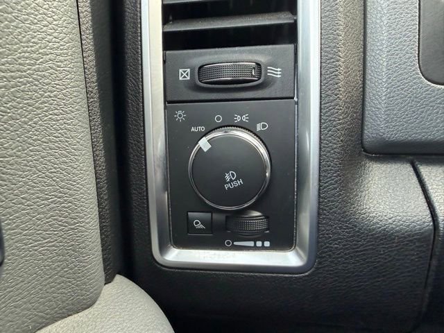 Used 2018 RAM 1500 Classic SLT w/ SLT Plus D￩cor Group AWD/4WD image 23