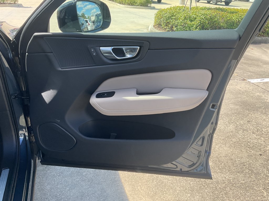 New 2026 Volvo XC60 B5 Plus w/ Protection Package Premier AWD/4WD image 18
