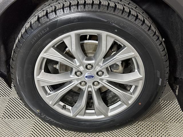 Used 2023 Ford Explorer XLT w/ Equipment Group 202A AWD/4WD image 34