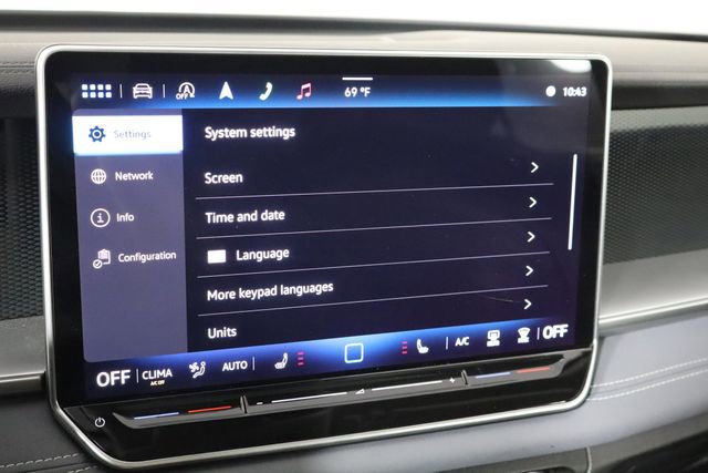 Used 2025 Volkswagen Tiguan SE AWD/4WD image 33