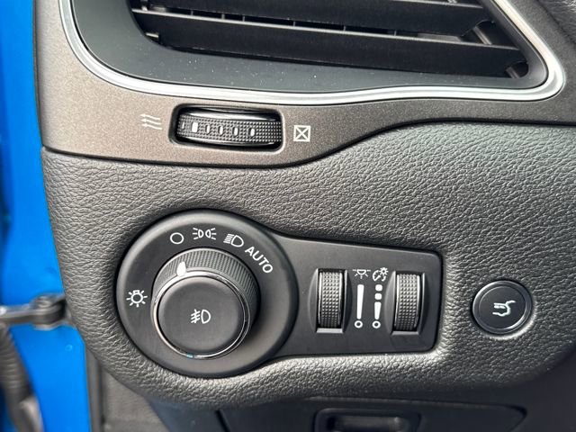 Used 2022 Jeep Cherokee Trailhawk w/ Sound & Nav Group image 27