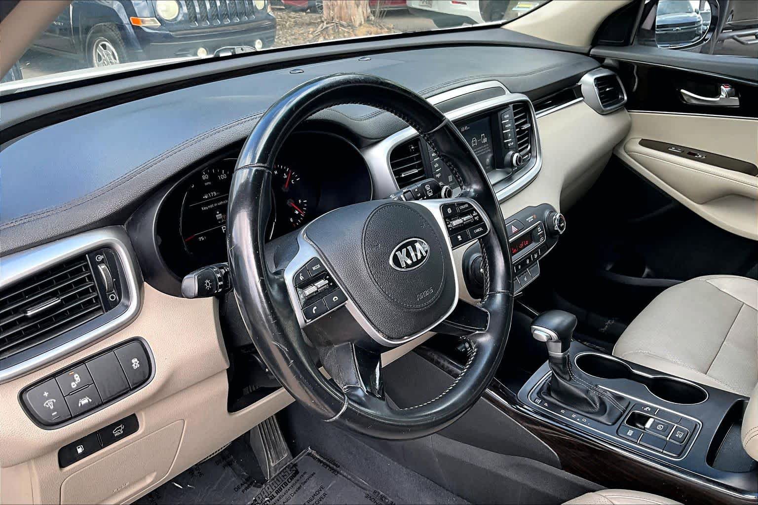 Used 2020 Kia Sorento EX image 18