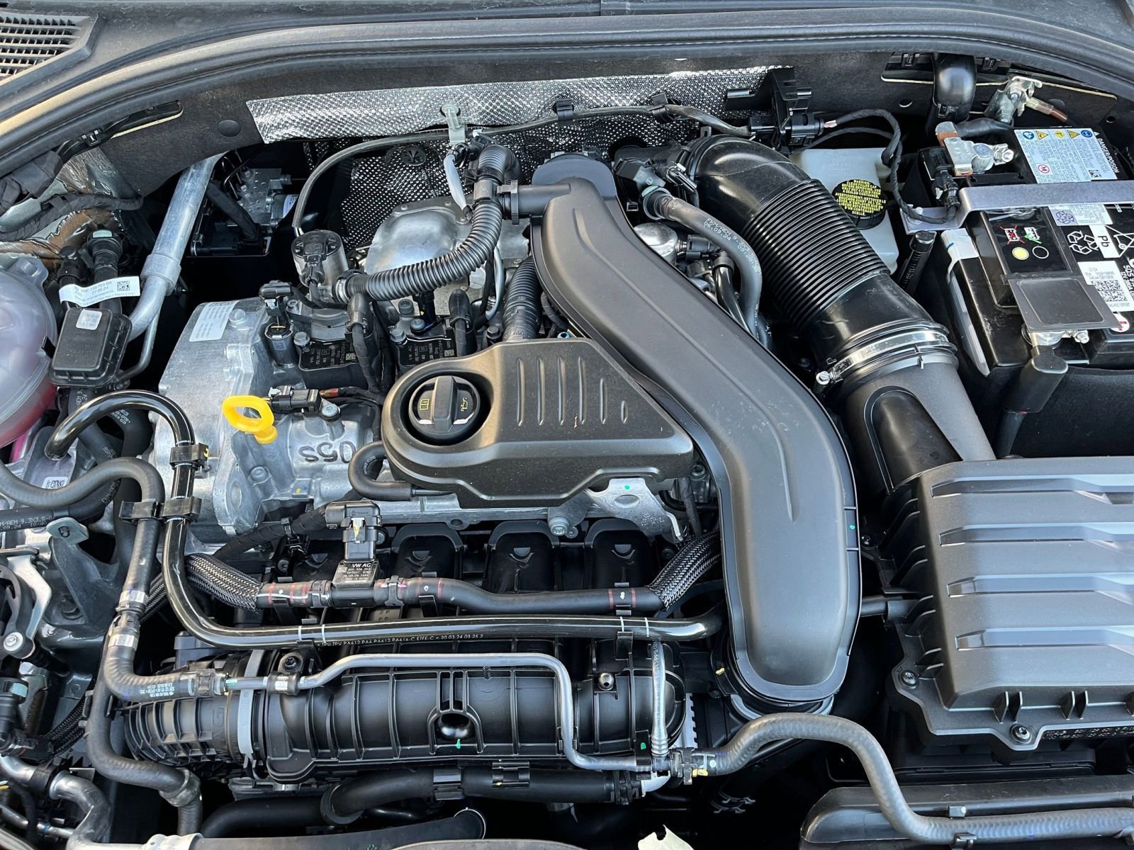 Used 2025 Volkswagen Jetta SE image 32