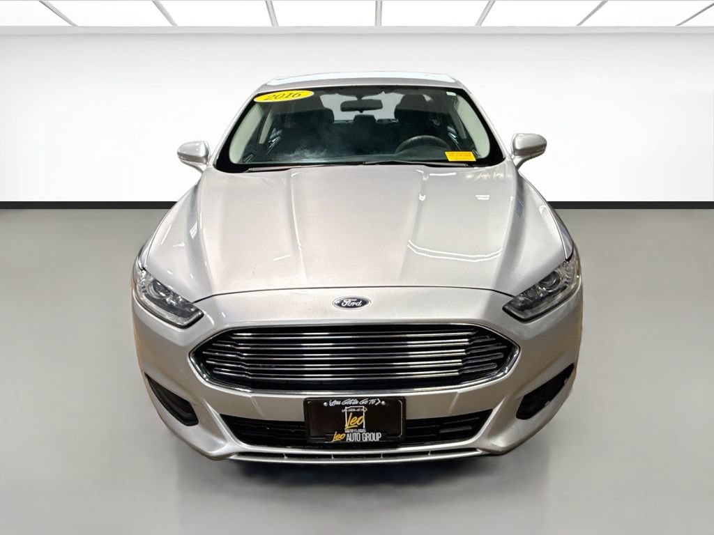 Used 2016 Ford Fusion SE FWD image 29