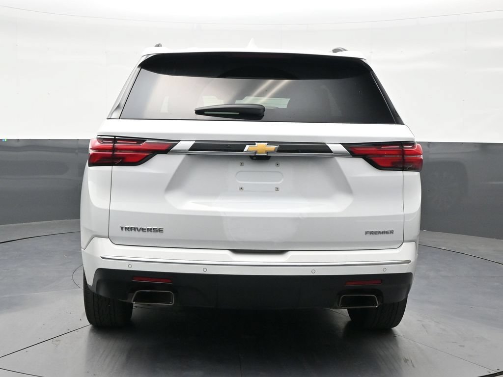 Used 2023 Chevrolet Traverse Premier FWD image 4