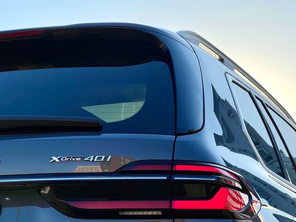 Used 2024 BMW X7 xDrive40i w/ Premium Package image 12