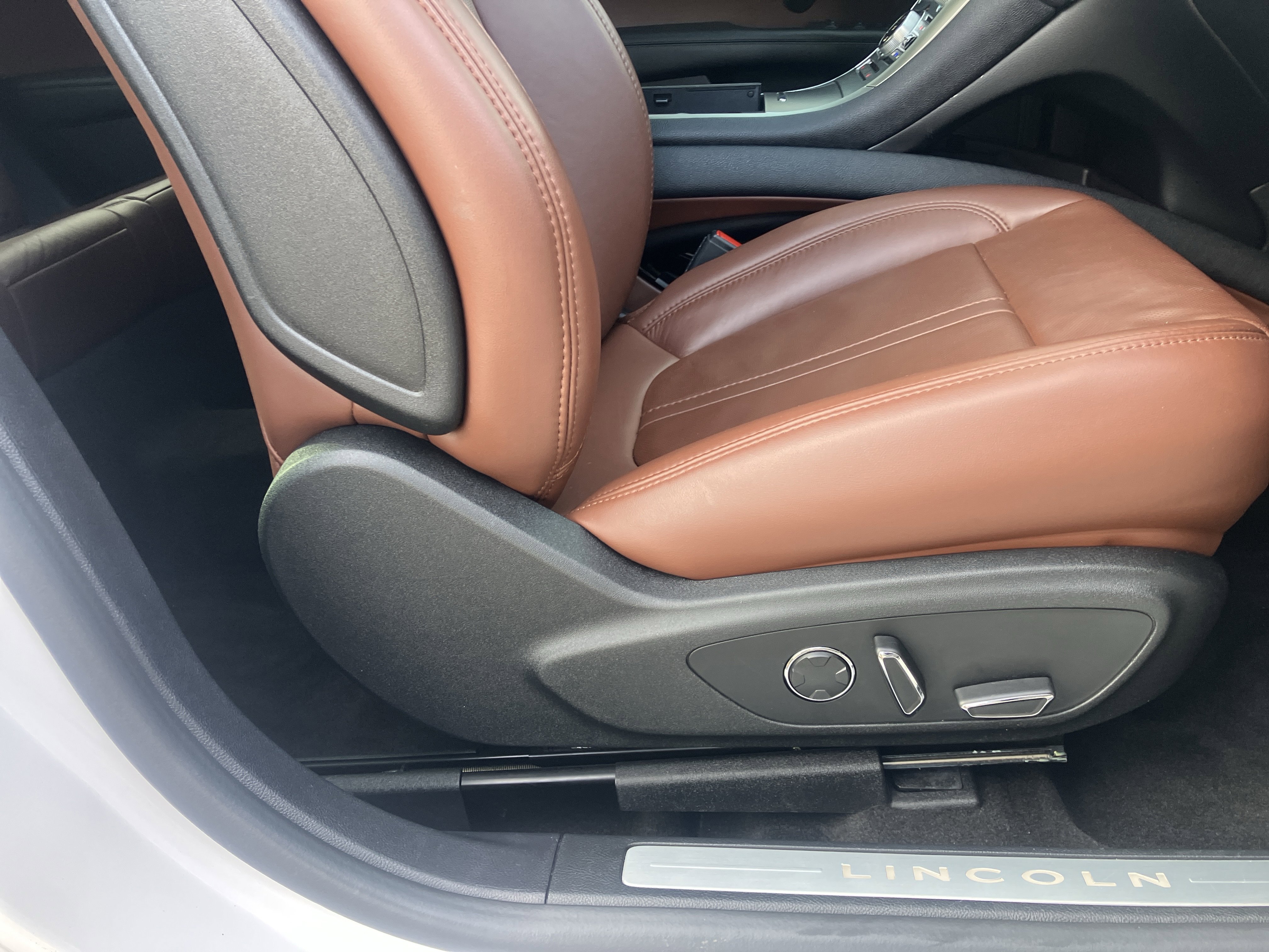 Used 2020 Lincoln MKZ Reserve image 11