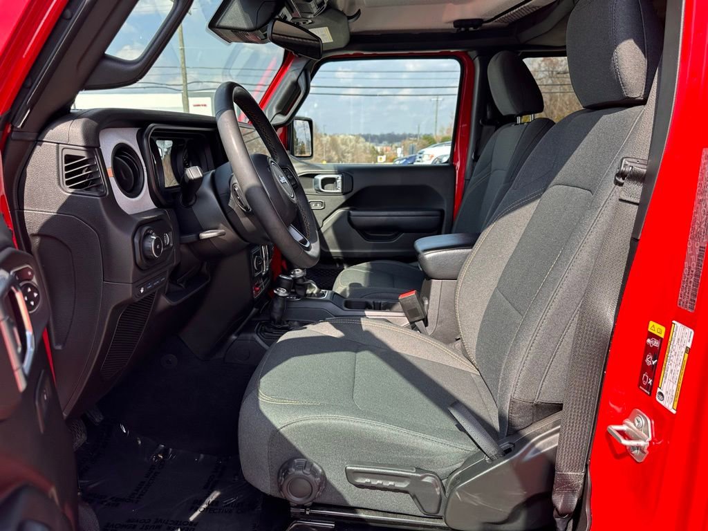Used 2024 Jeep Wrangler Unlimited image 13