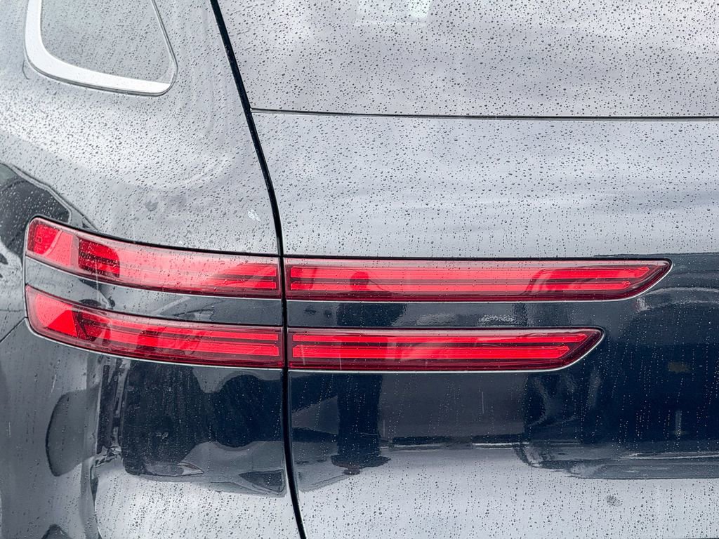 Used 2022 Genesis GV70 2.5T AWD/4WD image 9