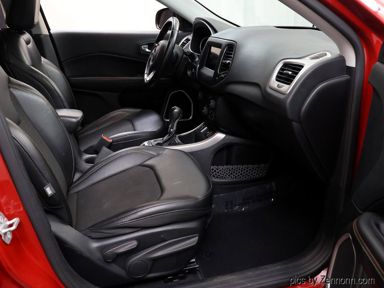 Used 2019 Jeep Compass Latitude FWD image 26