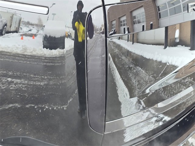 Used 2025 Land Rover Range Rover SE image 33