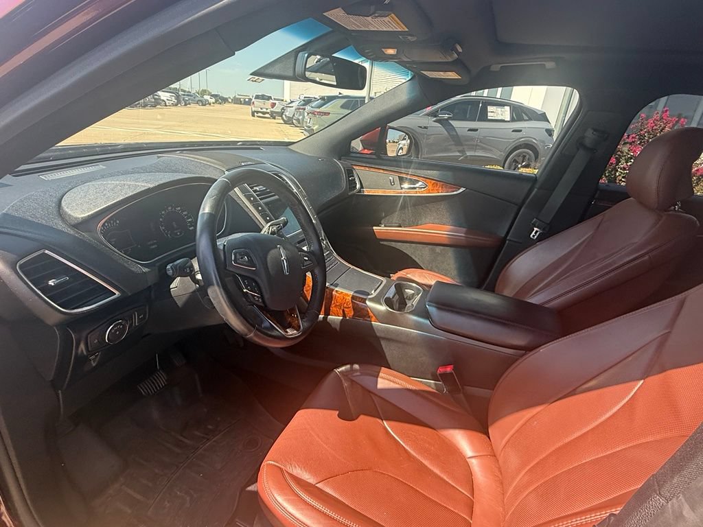 Used 2016 Lincoln MKX Reserve w/ Technology Package FWD image 10