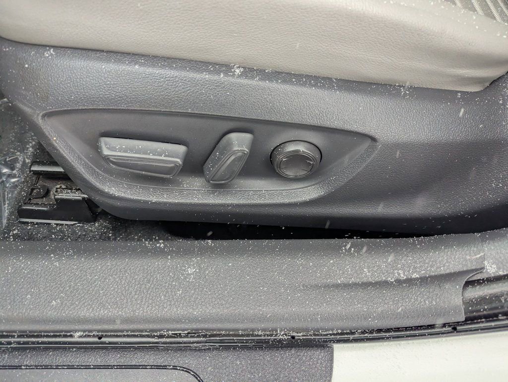 Used 2023 Toyota Camry SE image 16