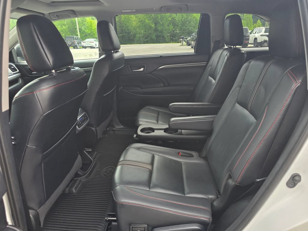 Used 2019 Toyota Highlander SE AWD/4WD image 10