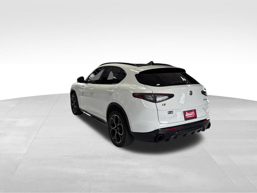 Used 2024 Alfa Romeo Stelvio Veloce AWD/4WD image 3