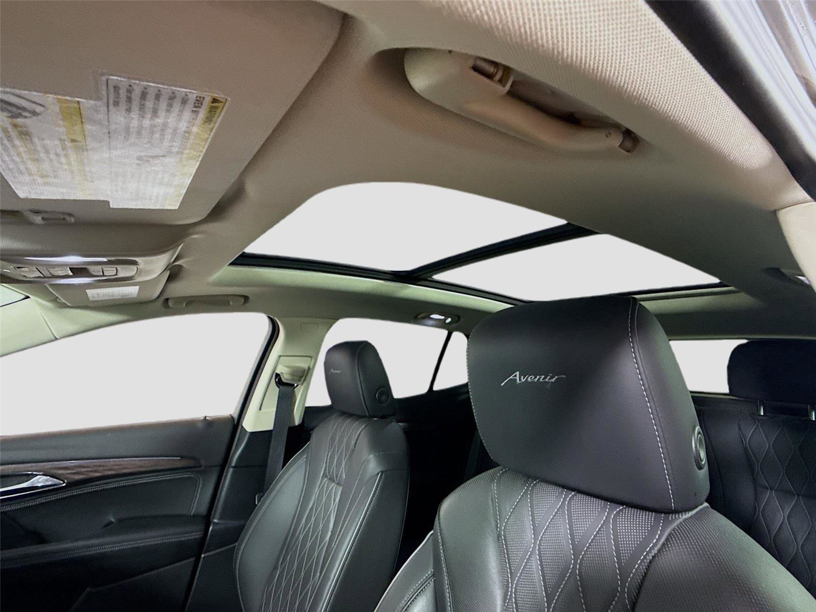 Used 2023 Buick Envision Avenir image 17