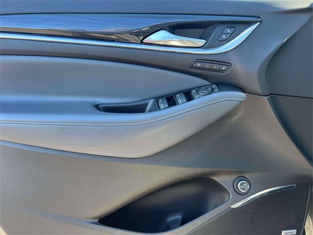 Used 2024 Buick Enclave Premium image 17