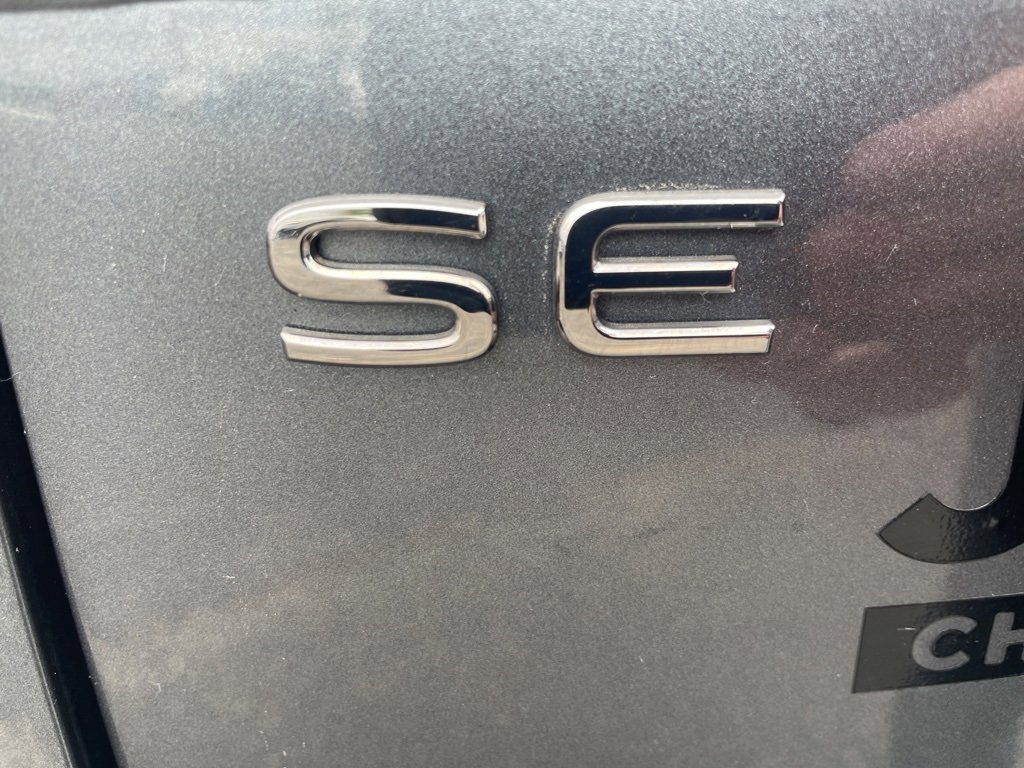 Used 2022 Volkswagen Tiguan SE R-Line image 7