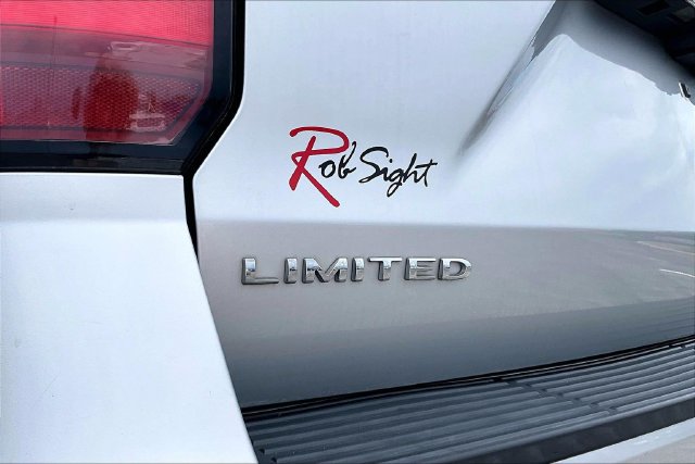 Used 2019 Ford Expedition Limited w/ Equipment Group 301A RWD image 24