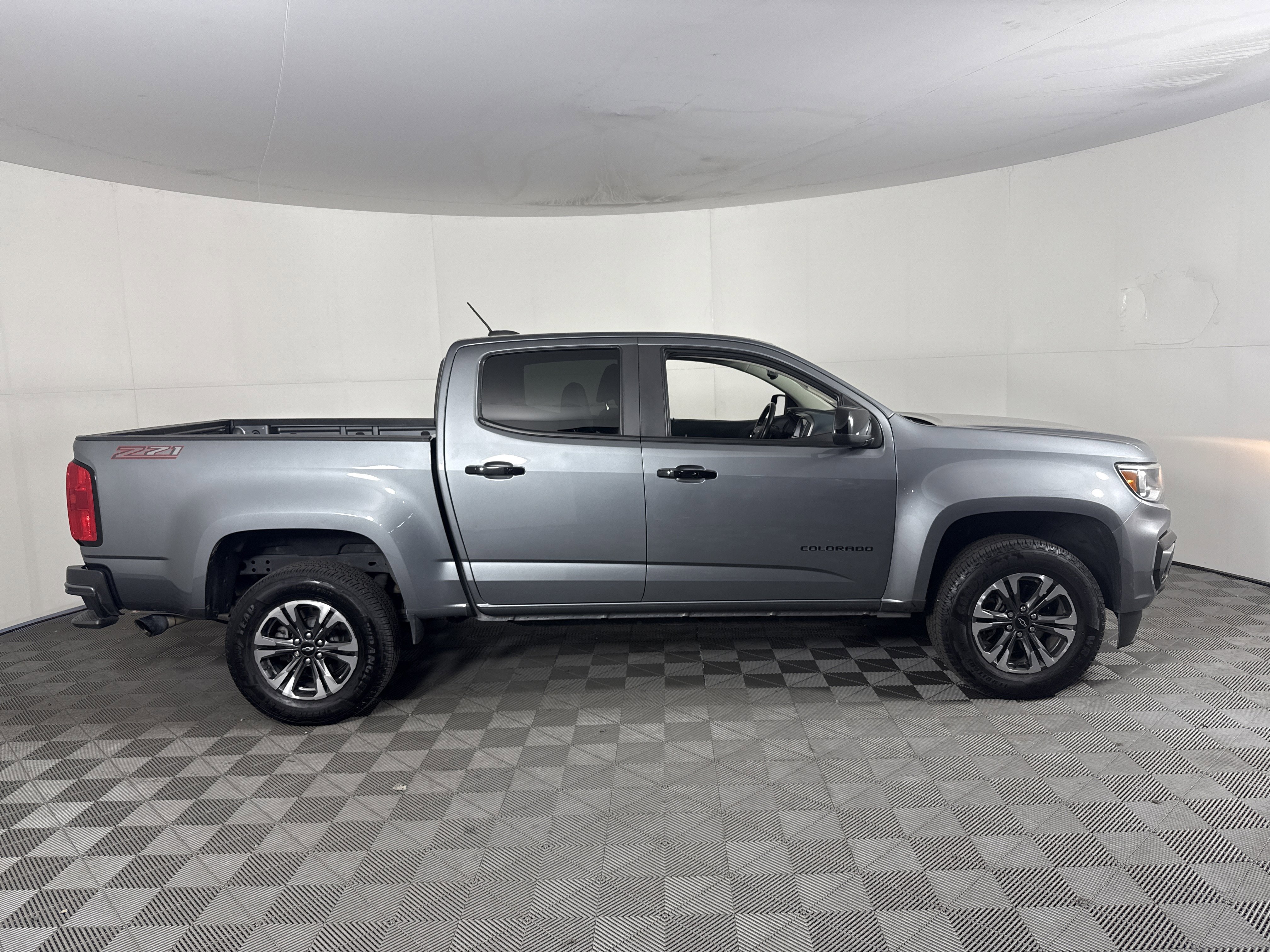 Used 2022 Chevrolet Colorado Z71 w/ Safety Package image 3