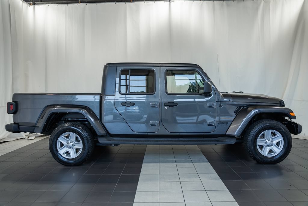 Certified 2022 Jeep Gladiator Sport AWD/4WD image 3