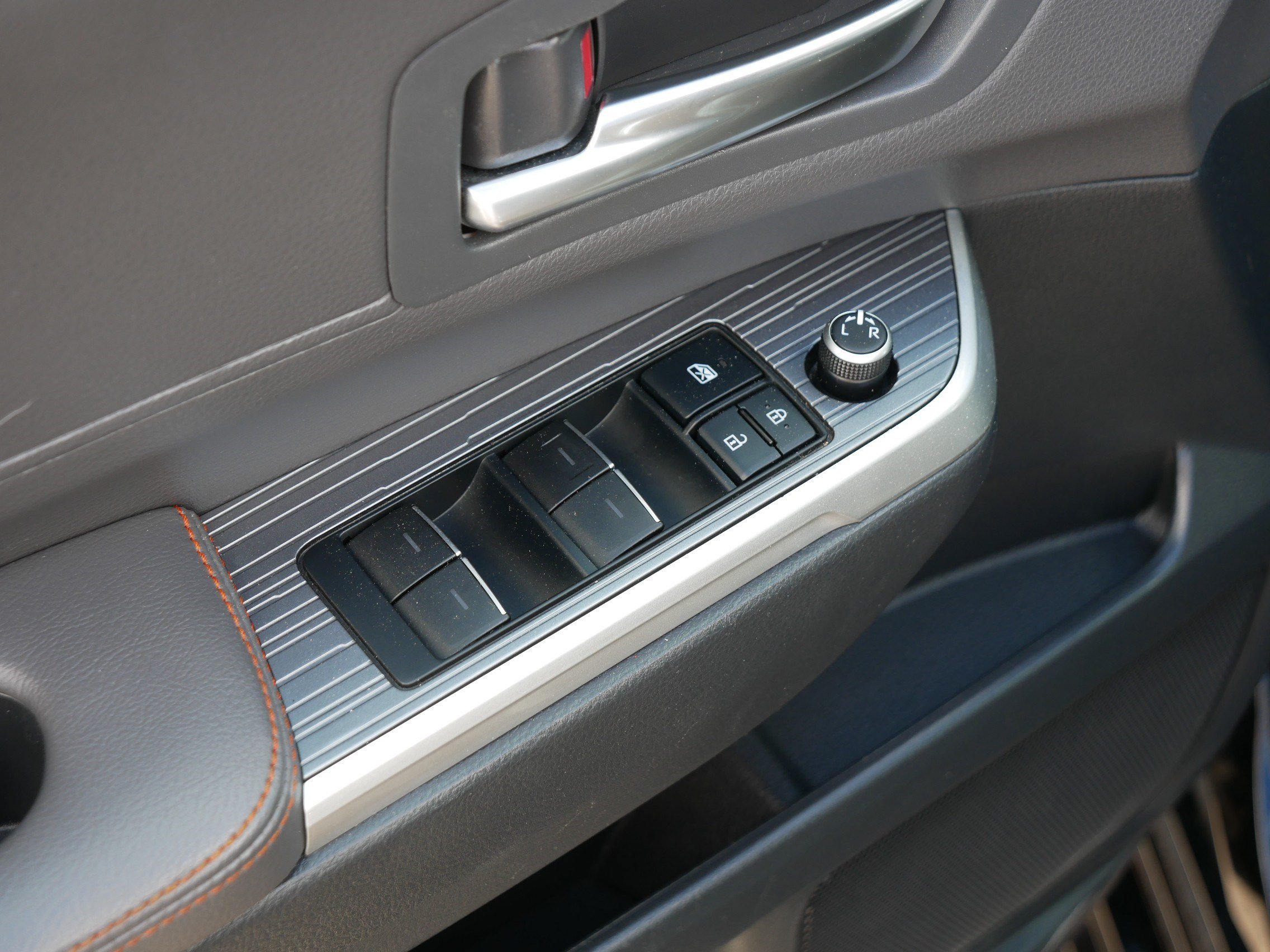 Used 2021 Toyota Sienna XSE FWD image 19