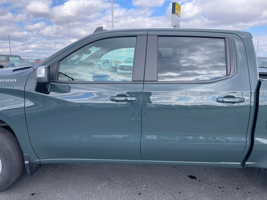 Used 2025 Chevrolet Silverado 1500 LT AWD/4WD image 25