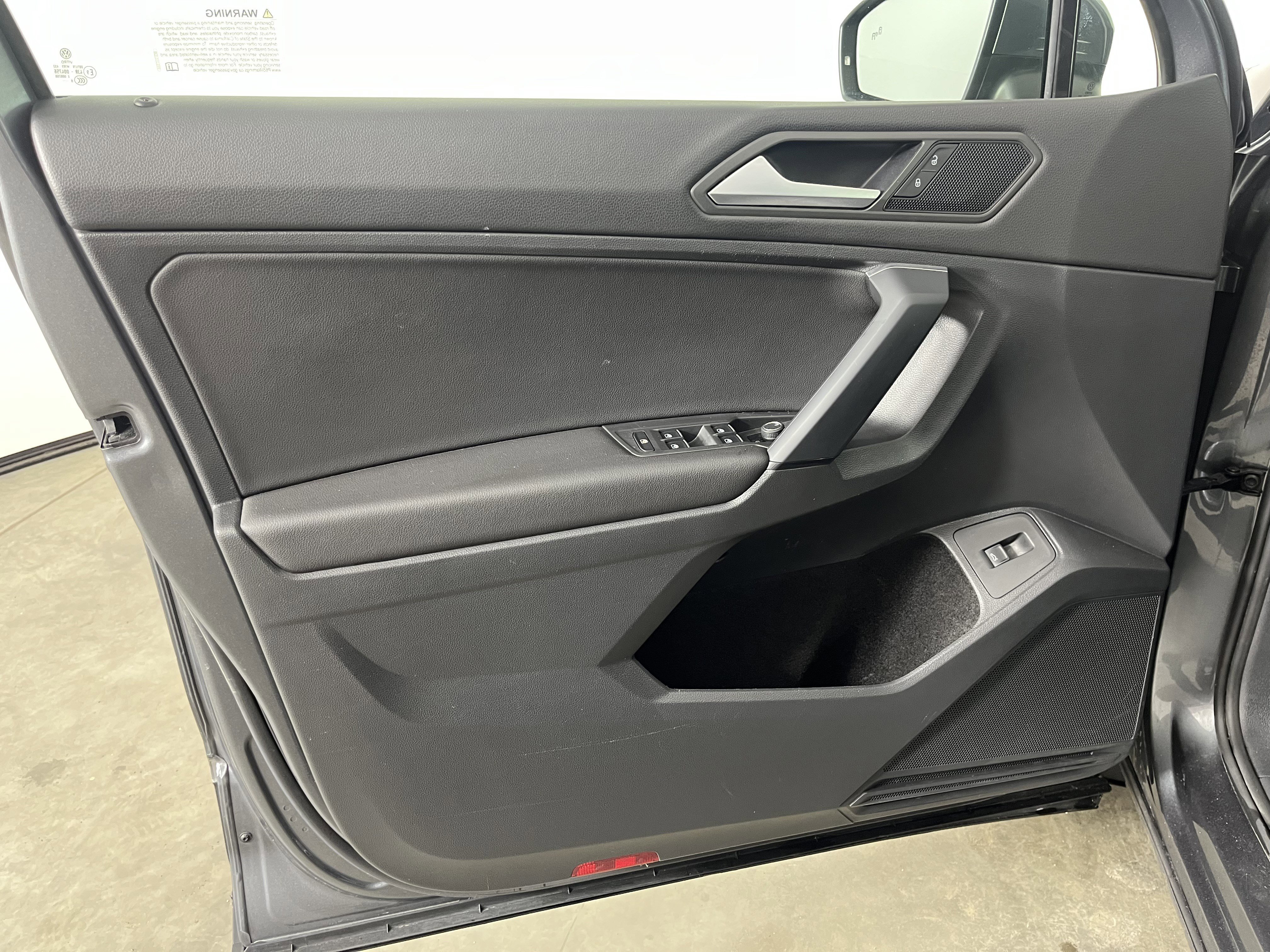 Used 2019 Volkswagen Tiguan SEL w/ 3rd Row Seat Package image 18