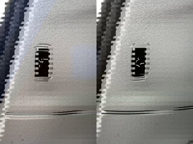 Used 2022 Chrysler Pacifica Touring-L image 6