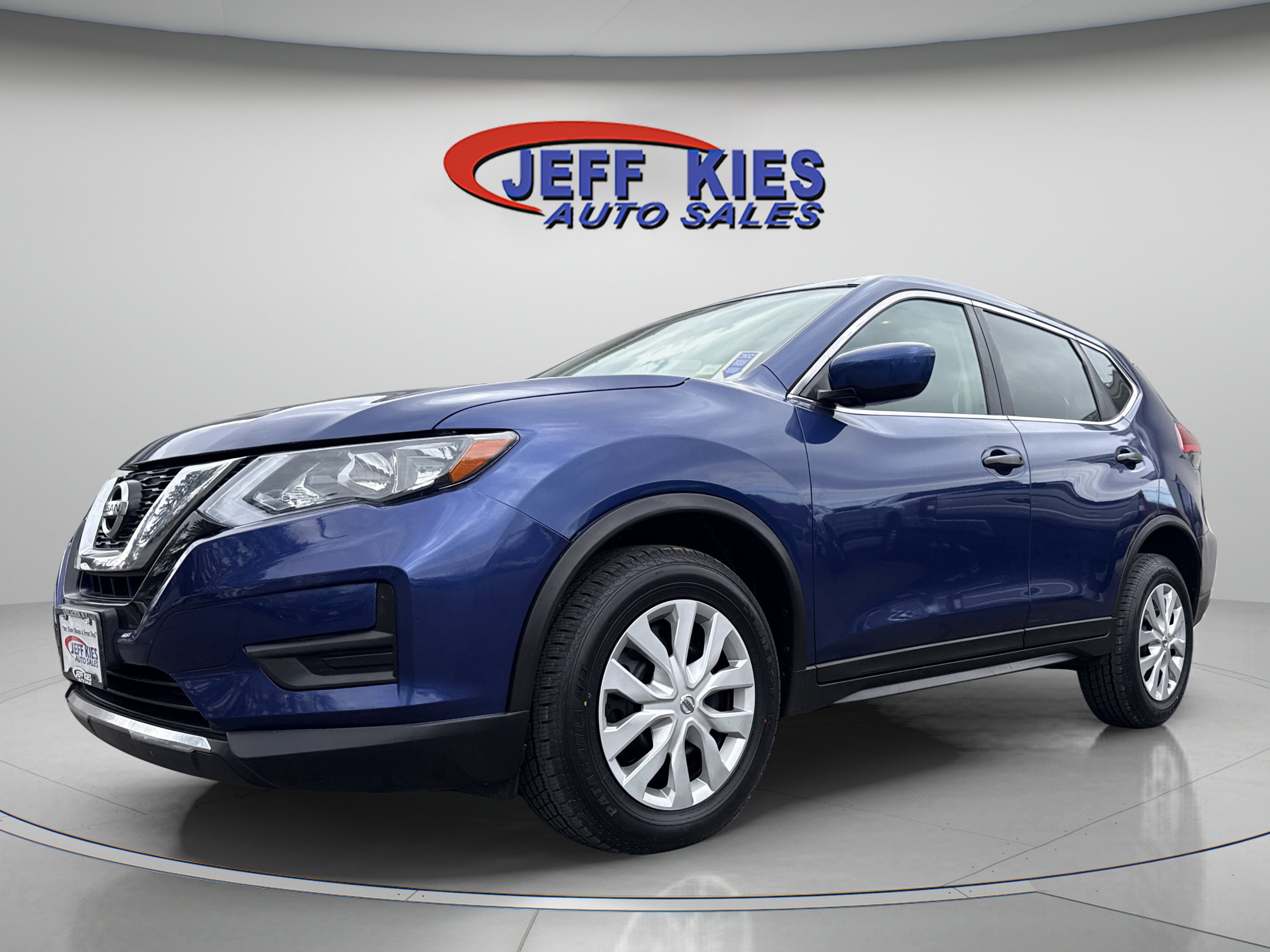 Used 2017 Nissan Rogue S image 1